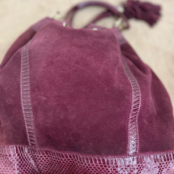 Charles David Burgundy/Purple Bucket/Hobo bag with dust cover - Picture 3 of 13